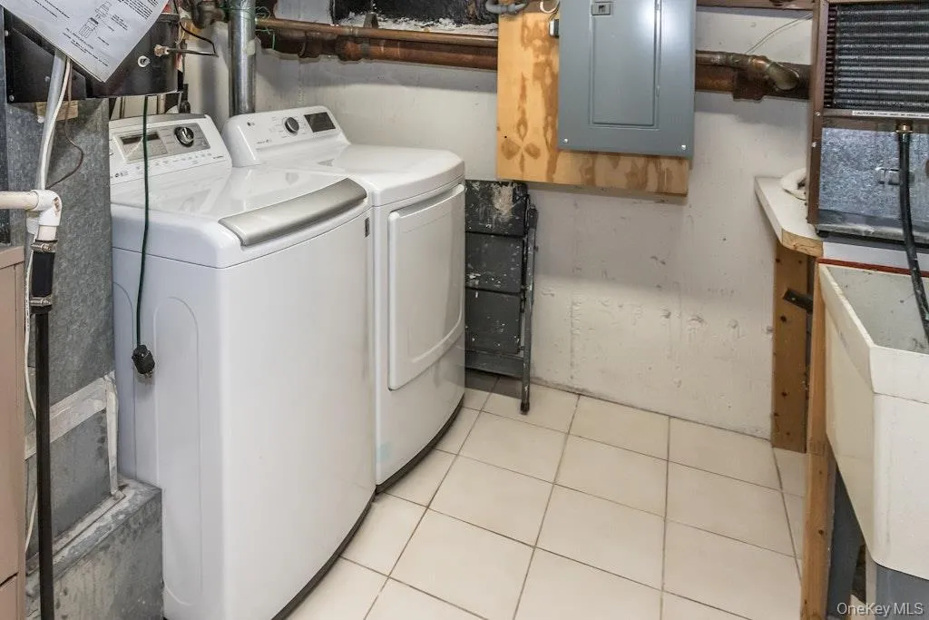 8 Lenmore Drive, Oyster Bay, NY, 4 Bedrooms Bedrooms, 8 Rooms Rooms,2 BathroomsBathrooms,Residential,For Rent,Lenmore,0,1035009 8 Lenmore Drive, Oyster Bay, NY, 4 Bedrooms Bedrooms, 8 Rooms Rooms,2 BathroomsBathrooms,Residential,For Rent,Lenmore,0,1035009