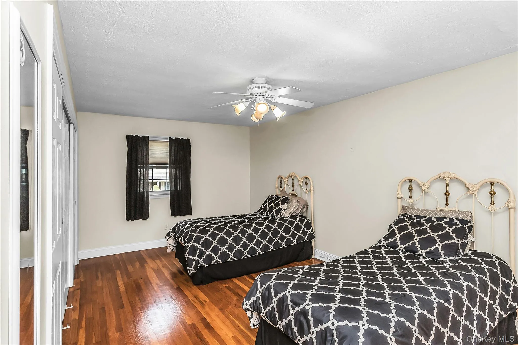 8 Lenmore Drive, Oyster Bay, NY, 4 Bedrooms Bedrooms, 8 Rooms Rooms,2 BathroomsBathrooms,Residential,For Rent,Lenmore,0,1035009 8 Lenmore Drive, Oyster Bay, NY, 4 Bedrooms Bedrooms, 8 Rooms Rooms,2 BathroomsBathrooms,Residential,For Rent,Lenmore,0,1035009