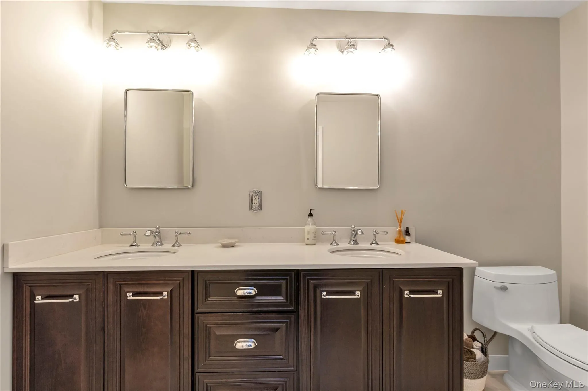 26 Scarborough Drive, Smithtown, NY, 2 Bedrooms Bedrooms, 8 Rooms Rooms,2 BathroomsBathrooms,Residential,For Rent,Scarborough,0,1035010 26 Scarborough Drive, Smithtown, NY, 2 Bedrooms Bedrooms, 8 Rooms Rooms,2 BathroomsBathrooms,Residential,For Rent,Scarborough,0,1035010