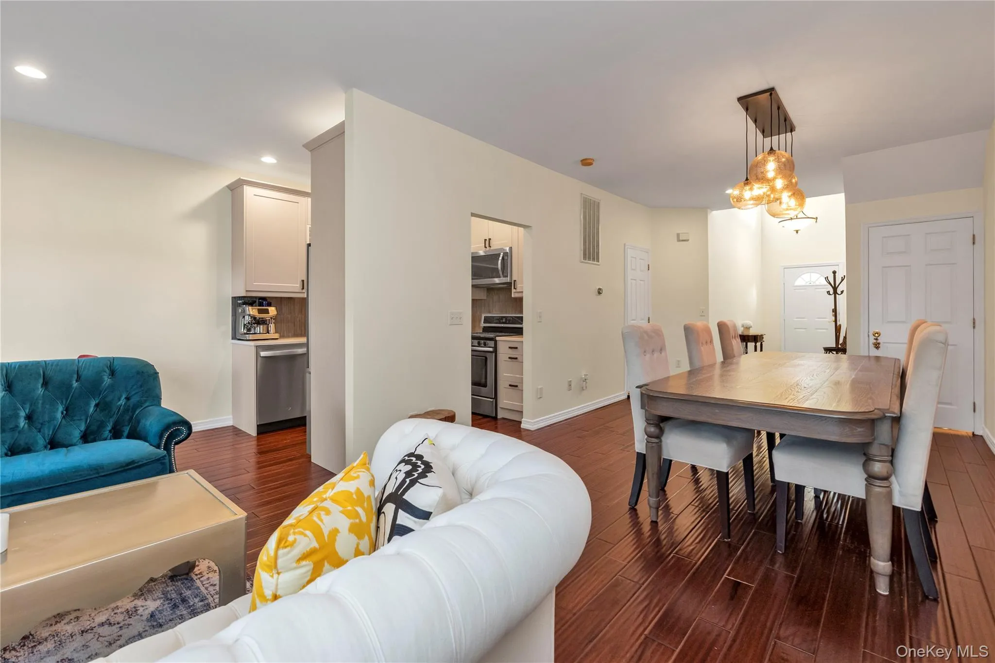 26 Scarborough Drive, Smithtown, NY, 2 Bedrooms Bedrooms, 8 Rooms Rooms,2 BathroomsBathrooms,Residential,For Rent,Scarborough,0,1035010 26 Scarborough Drive, Smithtown, NY, 2 Bedrooms Bedrooms, 8 Rooms Rooms,2 BathroomsBathrooms,Residential,For Rent,Scarborough,0,1035010