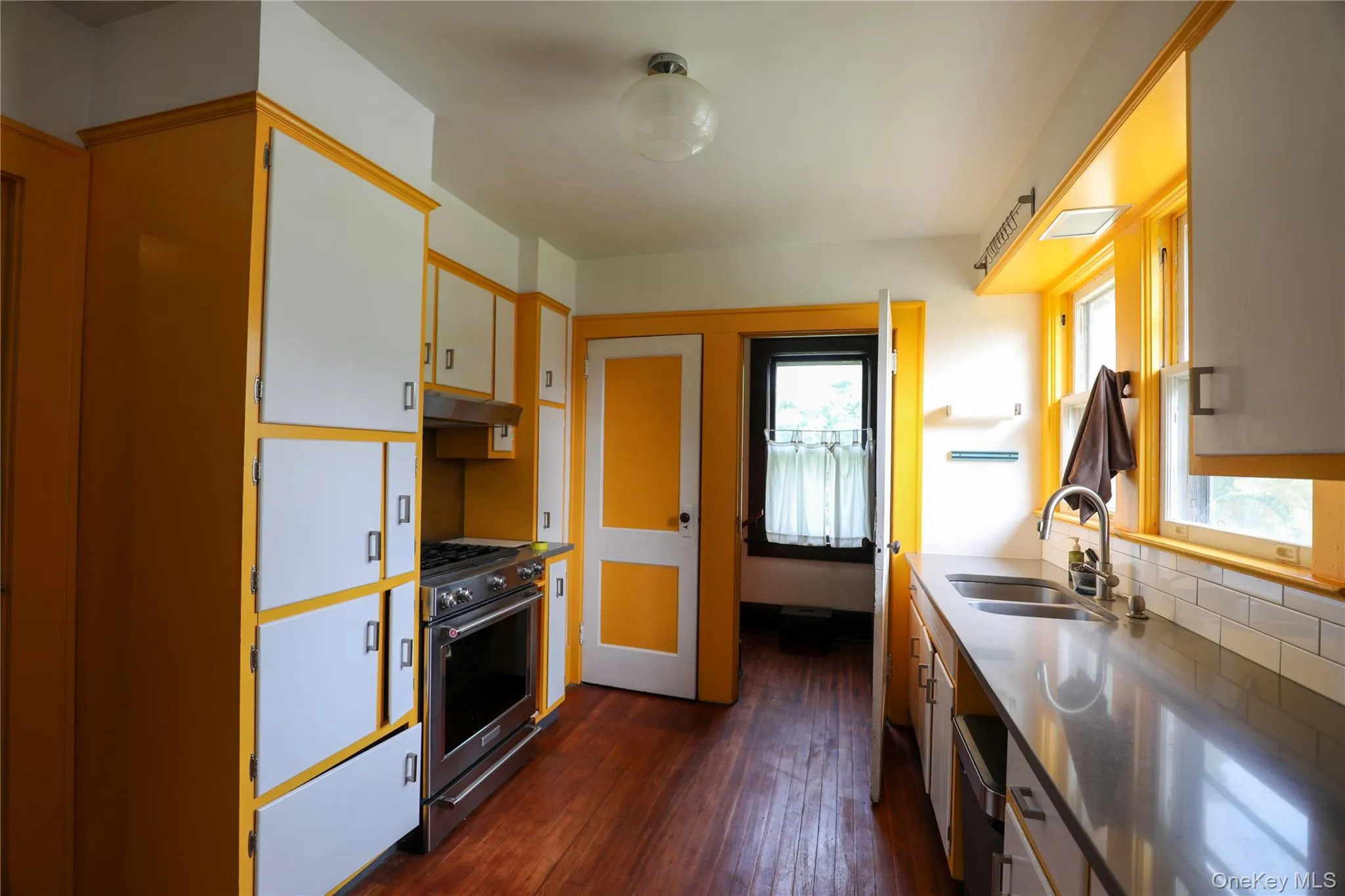 375 Broadway, Esopus, NY, 3 Bedrooms Bedrooms, 6 Rooms Rooms,1 BathroomBathrooms,Residential Lease,For Rent,Broadway,0,1035014 375 Broadway, Esopus, NY, 3 Bedrooms Bedrooms, 6 Rooms Rooms,1 BathroomBathrooms,Residential Lease,For Rent,Broadway,0,1035014