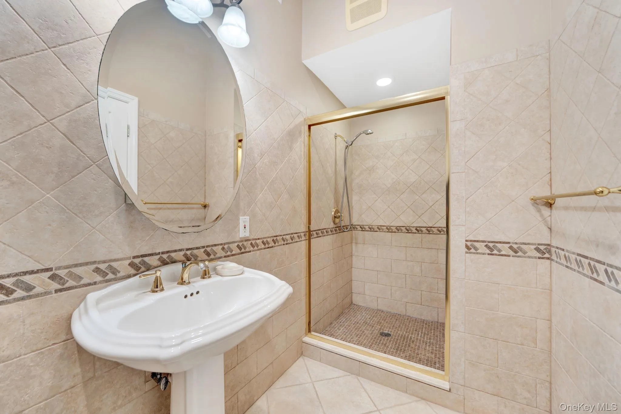 15 Abbey Drive, Huntington, NY, 3 Bedrooms Bedrooms, 8 Rooms Rooms,3 BathroomsBathrooms,Residential,For Rent,Abbey,0,1035018 15 Abbey Drive, Huntington, NY, 3 Bedrooms Bedrooms, 8 Rooms Rooms,3 BathroomsBathrooms,Residential,For Rent,Abbey,0,1035018