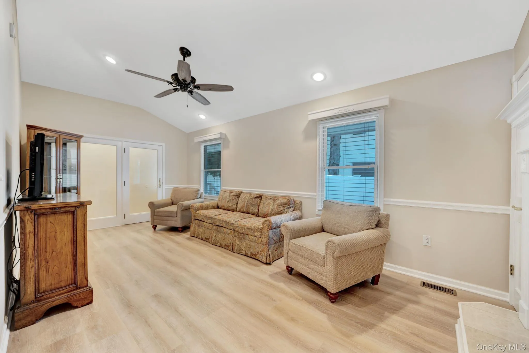 15 Abbey Drive, Huntington, NY, 3 Bedrooms Bedrooms, 8 Rooms Rooms,3 BathroomsBathrooms,Residential,For Rent,Abbey,0,1035018 15 Abbey Drive, Huntington, NY, 3 Bedrooms Bedrooms, 8 Rooms Rooms,3 BathroomsBathrooms,Residential,For Rent,Abbey,0,1035018