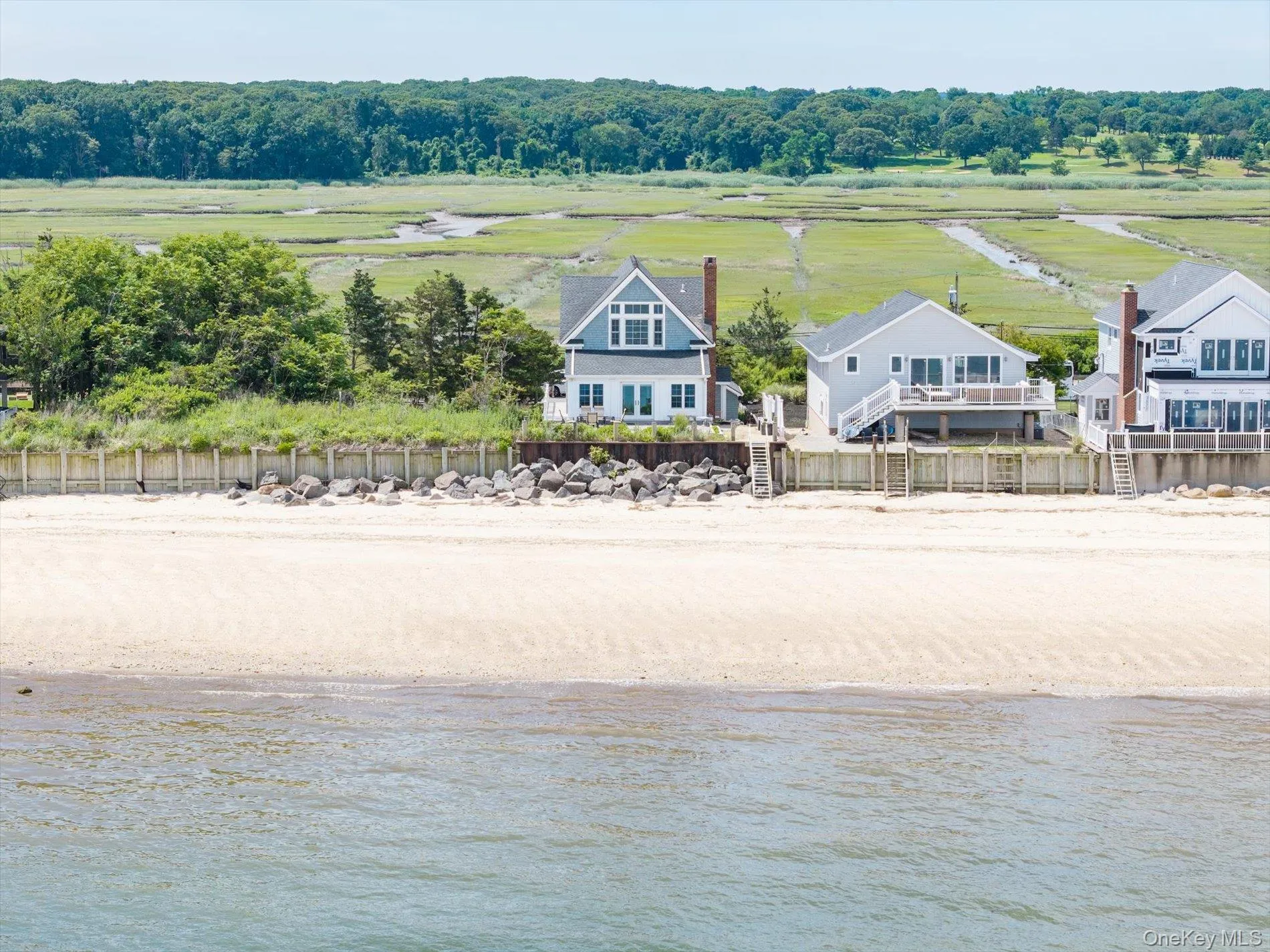 84' of Pristine sandy Beach 84' of Pristine sandy Beach