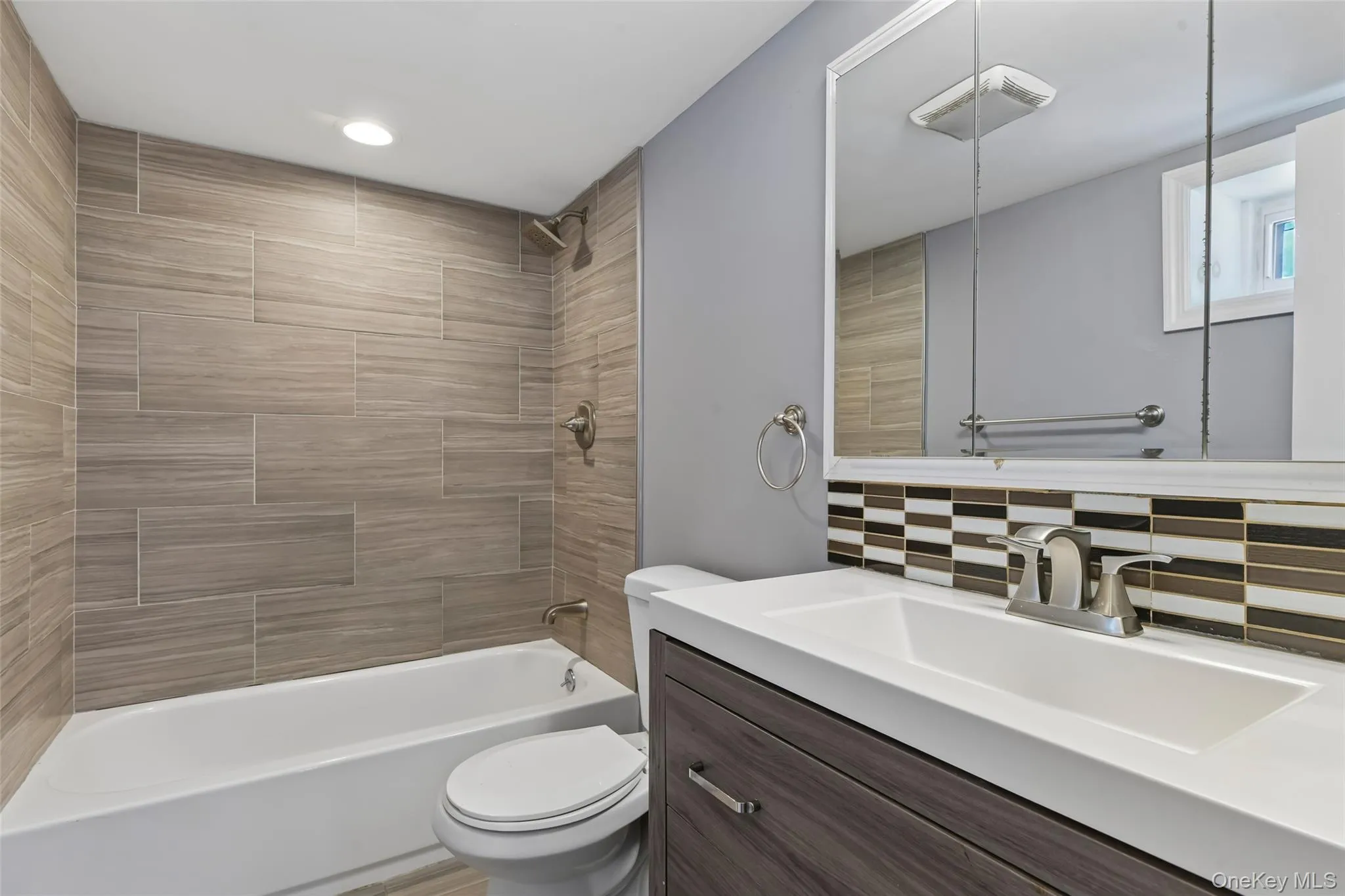 416 Arizona Avenue, Islip, NY, 4 Bedrooms Bedrooms, 19 Rooms Rooms,3 BathroomsBathrooms,Residential,For Rent,Arizona,0,1035035 416 Arizona Avenue, Islip, NY, 4 Bedrooms Bedrooms, 19 Rooms Rooms,3 BathroomsBathrooms,Residential,For Rent,Arizona,0,1035035