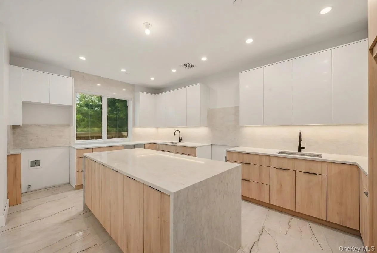 27 Ewing Avenue, Ramapo, NY, 8 Bedrooms Bedrooms, 15 Rooms Rooms,5 BathroomsBathrooms,Residential,For Rent,Ewing,0,1035038 27 Ewing Avenue, Ramapo, NY, 8 Bedrooms Bedrooms, 15 Rooms Rooms,5 BathroomsBathrooms,Residential,For Rent,Ewing,0,1035038