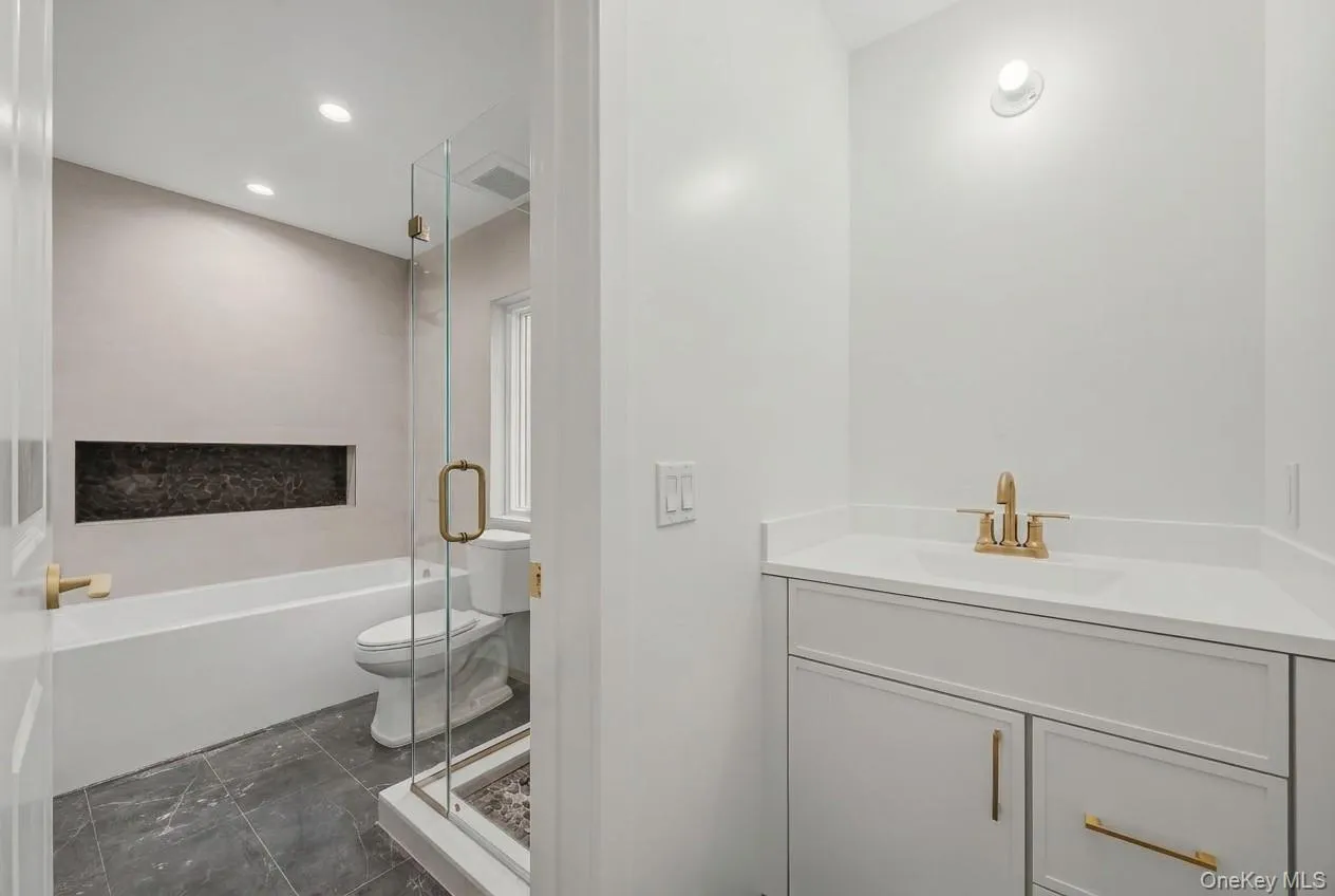 27 Ewing Avenue, Ramapo, NY, 8 Bedrooms Bedrooms, 15 Rooms Rooms,5 BathroomsBathrooms,Residential,For Rent,Ewing,0,1035038 27 Ewing Avenue, Ramapo, NY, 8 Bedrooms Bedrooms, 15 Rooms Rooms,5 BathroomsBathrooms,Residential,For Rent,Ewing,0,1035038