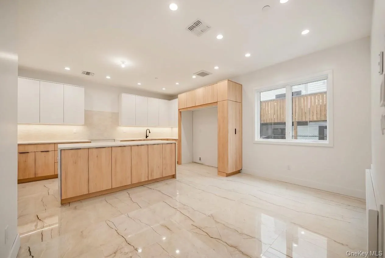27 Ewing Avenue, Ramapo, NY, 8 Bedrooms Bedrooms, 15 Rooms Rooms,5 BathroomsBathrooms,Residential,For Rent,Ewing,0,1035038 27 Ewing Avenue, Ramapo, NY, 8 Bedrooms Bedrooms, 15 Rooms Rooms,5 BathroomsBathrooms,Residential,For Rent,Ewing,0,1035038