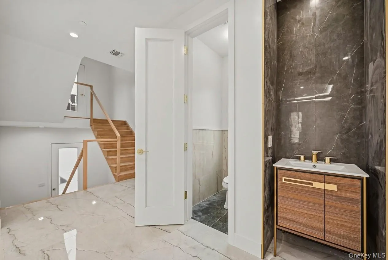 27 Ewing Avenue, Ramapo, NY, 8 Bedrooms Bedrooms, 15 Rooms Rooms,5 BathroomsBathrooms,Residential,For Rent,Ewing,0,1035038 27 Ewing Avenue, Ramapo, NY, 8 Bedrooms Bedrooms, 15 Rooms Rooms,5 BathroomsBathrooms,Residential,For Rent,Ewing,0,1035038