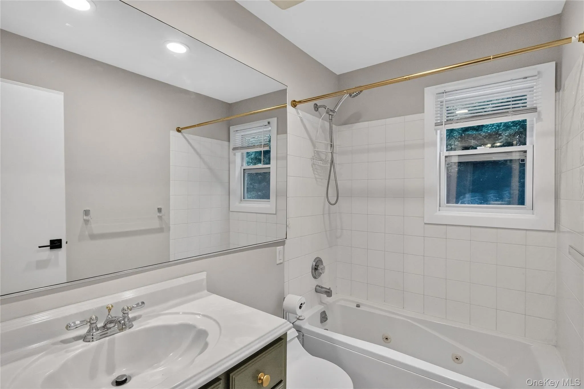 10 Sycamore Road, Glen Cove, NY, 3 Bedrooms Bedrooms, 8 Rooms Rooms,3 BathroomsBathrooms,Residential Lease,For Rent,Sycamore,0,1035040 10 Sycamore Road, Glen Cove, NY, 3 Bedrooms Bedrooms, 8 Rooms Rooms,3 BathroomsBathrooms,Residential Lease,For Rent,Sycamore,0,1035040