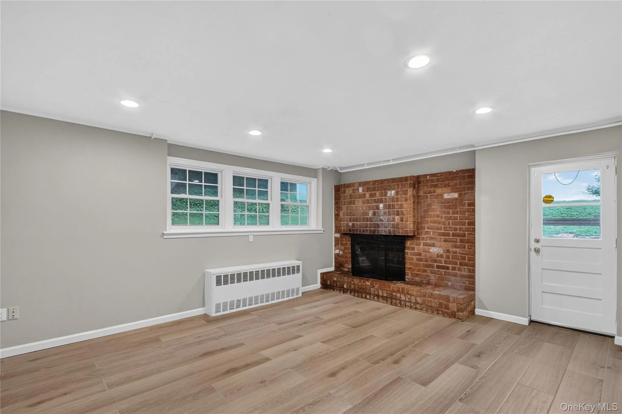 10 Sycamore Road, Glen Cove, NY, 3 Bedrooms Bedrooms, 8 Rooms Rooms,3 BathroomsBathrooms,Residential Lease,For Rent,Sycamore,0,1035040 10 Sycamore Road, Glen Cove, NY, 3 Bedrooms Bedrooms, 8 Rooms Rooms,3 BathroomsBathrooms,Residential Lease,For Rent,Sycamore,0,1035040