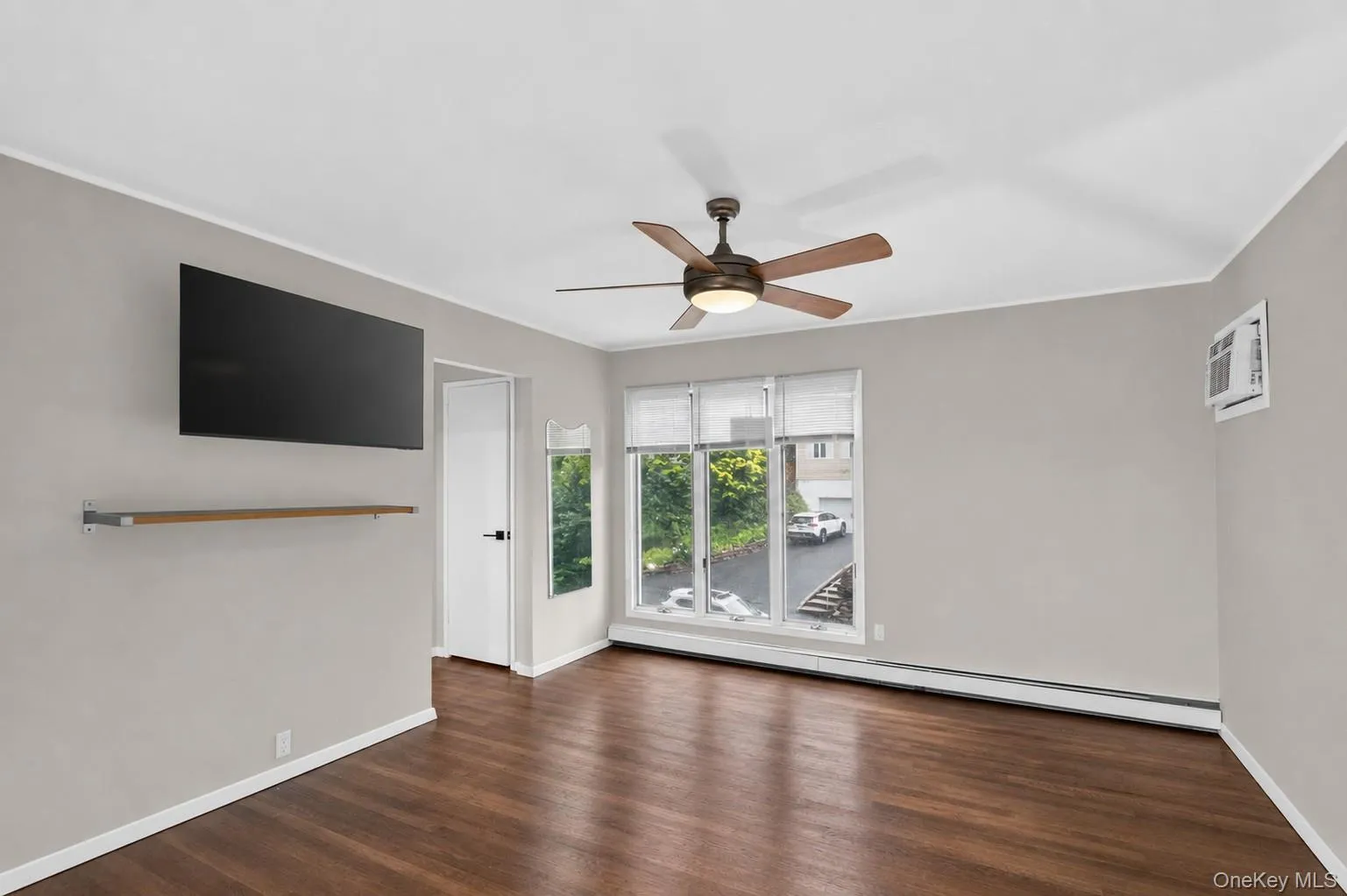 10 Sycamore Road, Glen Cove, NY, 3 Bedrooms Bedrooms, 8 Rooms Rooms,3 BathroomsBathrooms,Residential Lease,For Rent,Sycamore,0,1035040 10 Sycamore Road, Glen Cove, NY, 3 Bedrooms Bedrooms, 8 Rooms Rooms,3 BathroomsBathrooms,Residential Lease,For Rent,Sycamore,0,1035040