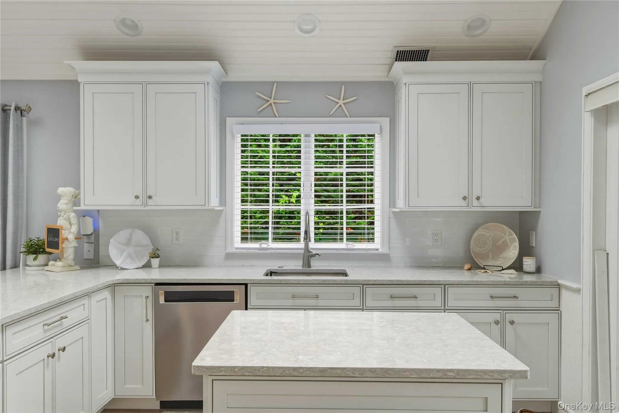 5 Juniper Lane, Southampton, NY, 4 Bedrooms Bedrooms, 14 Rooms Rooms,3 BathroomsBathrooms,Residential,For Rent,Juniper,0,1035054 5 Juniper Lane, Southampton, NY, 4 Bedrooms Bedrooms, 14 Rooms Rooms,3 BathroomsBathrooms,Residential,For Rent,Juniper,0,1035054
