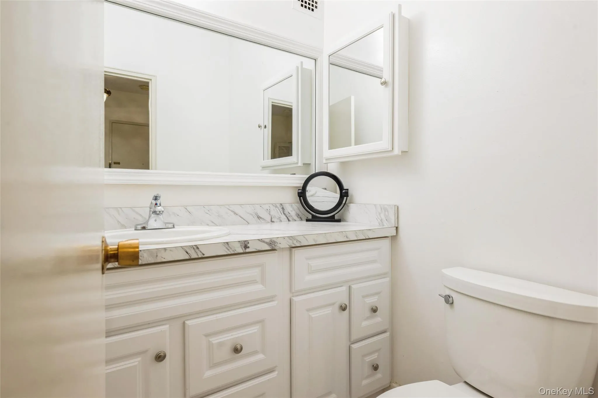 1 Kensington Gate, North Hempstead, NY, 1 Bedroom Bedrooms, 4 Rooms Rooms,1 BathroomBathrooms,Residential,For Rent,Kensington Gate,0,1035065 1 Kensington Gate, North Hempstead, NY, 1 Bedroom Bedrooms, 4 Rooms Rooms,1 BathroomBathrooms,Residential,For Rent,Kensington Gate,0,1035065