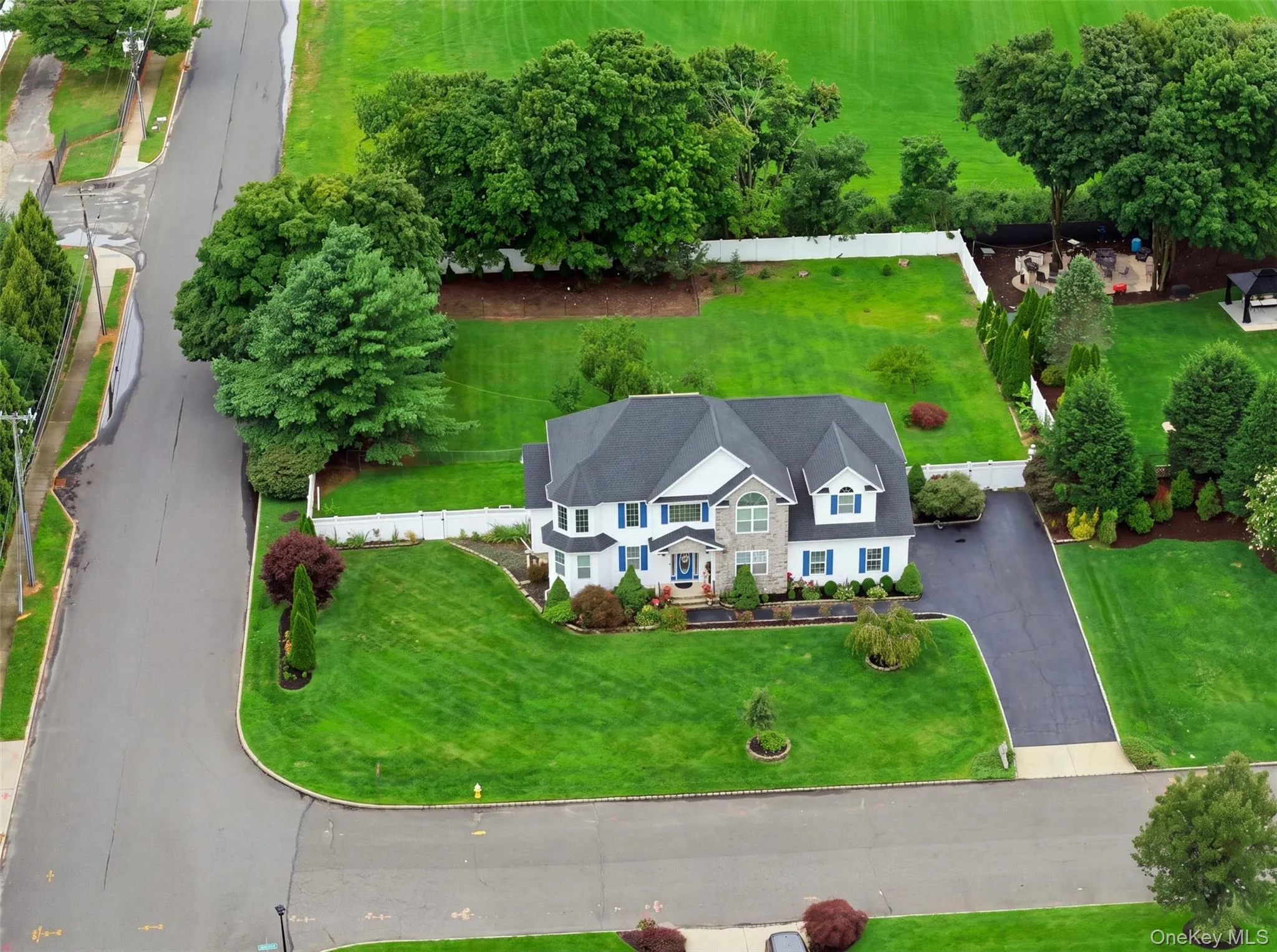 2 Sherwood Drive, Brookhaven, NY, 5 Bedrooms Bedrooms, 9 Rooms Rooms,3 BathroomsBathrooms,Residential,For Rent,Sherwood,0,1035071 2 Sherwood Drive, Brookhaven, NY, 5 Bedrooms Bedrooms, 9 Rooms Rooms,3 BathroomsBathrooms,Residential,For Rent,Sherwood,0,1035071
