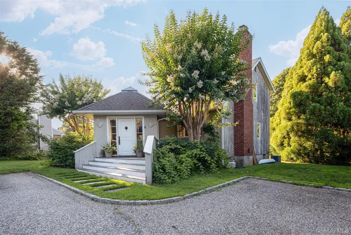 33 Hilltop Road, Southampton, New York 11968