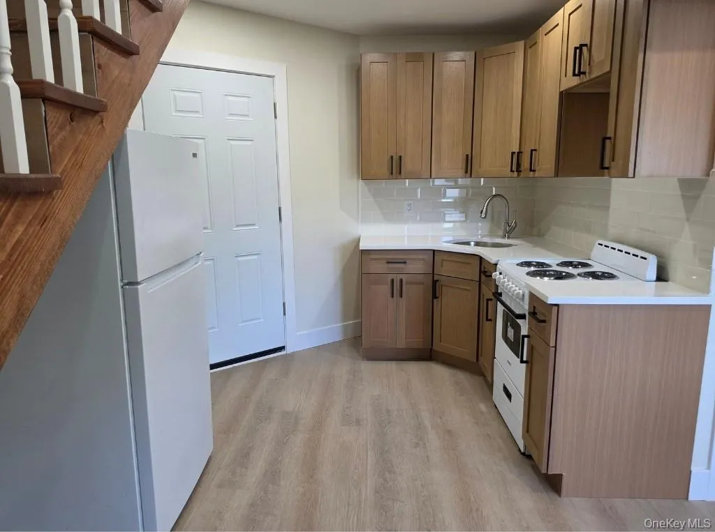 534 State Route 32, Woodbury, NY, 1 Room Rooms,1 BathroomBathrooms,Residential Lease,For Rent,State Route 32,0,1035084 534 State Route 32, Woodbury, NY, 1 Room Rooms,1 BathroomBathrooms,Residential Lease,For Rent,State Route 32,0,1035084