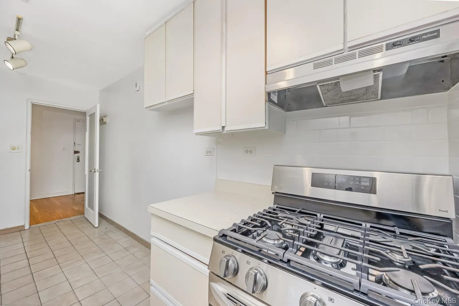 90-11 35th Avenue, New York, NY, 1 Bedroom Bedrooms, 4 Rooms Rooms,1 BathroomBathrooms,Residential,For Rent,35th,0,1035099 90-11 35th Avenue, New York, NY, 1 Bedroom Bedrooms, 4 Rooms Rooms,1 BathroomBathrooms,Residential,For Rent,35th,0,1035099