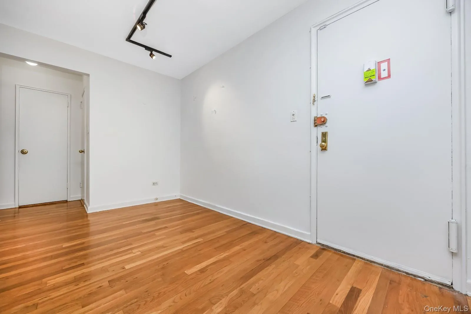 90-11 35th Avenue, New York, NY, 1 Bedroom Bedrooms, 4 Rooms Rooms,1 BathroomBathrooms,Residential,For Rent,35th,0,1035099 90-11 35th Avenue, New York, NY, 1 Bedroom Bedrooms, 4 Rooms Rooms,1 BathroomBathrooms,Residential,For Rent,35th,0,1035099