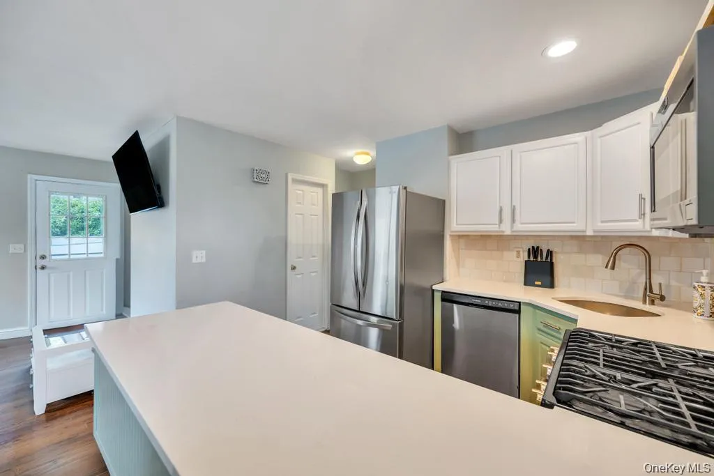 43 Comus Road, Brookhaven, NY, 3 Bedrooms Bedrooms, 5 Rooms Rooms,2 BathroomsBathrooms,Residential,For Rent,Comus,0,1035100 43 Comus Road, Brookhaven, NY, 3 Bedrooms Bedrooms, 5 Rooms Rooms,2 BathroomsBathrooms,Residential,For Rent,Comus,0,1035100