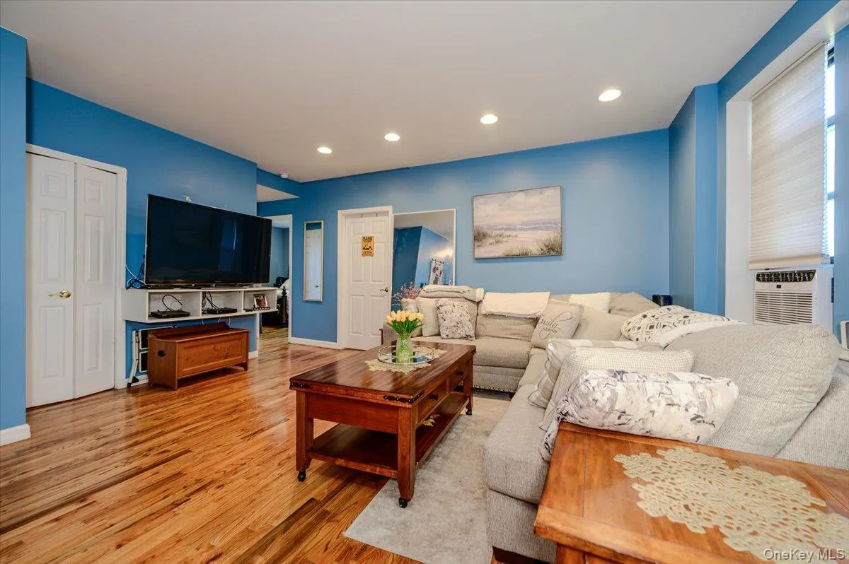 25 Broadway, Long Beach, NY, 2 Bedrooms Bedrooms, 5 Rooms Rooms,1 BathroomBathrooms,Residential,For Rent,Broadway,0,1035101 25 Broadway, Long Beach, NY, 2 Bedrooms Bedrooms, 5 Rooms Rooms,1 BathroomBathrooms,Residential,For Rent,Broadway,0,1035101