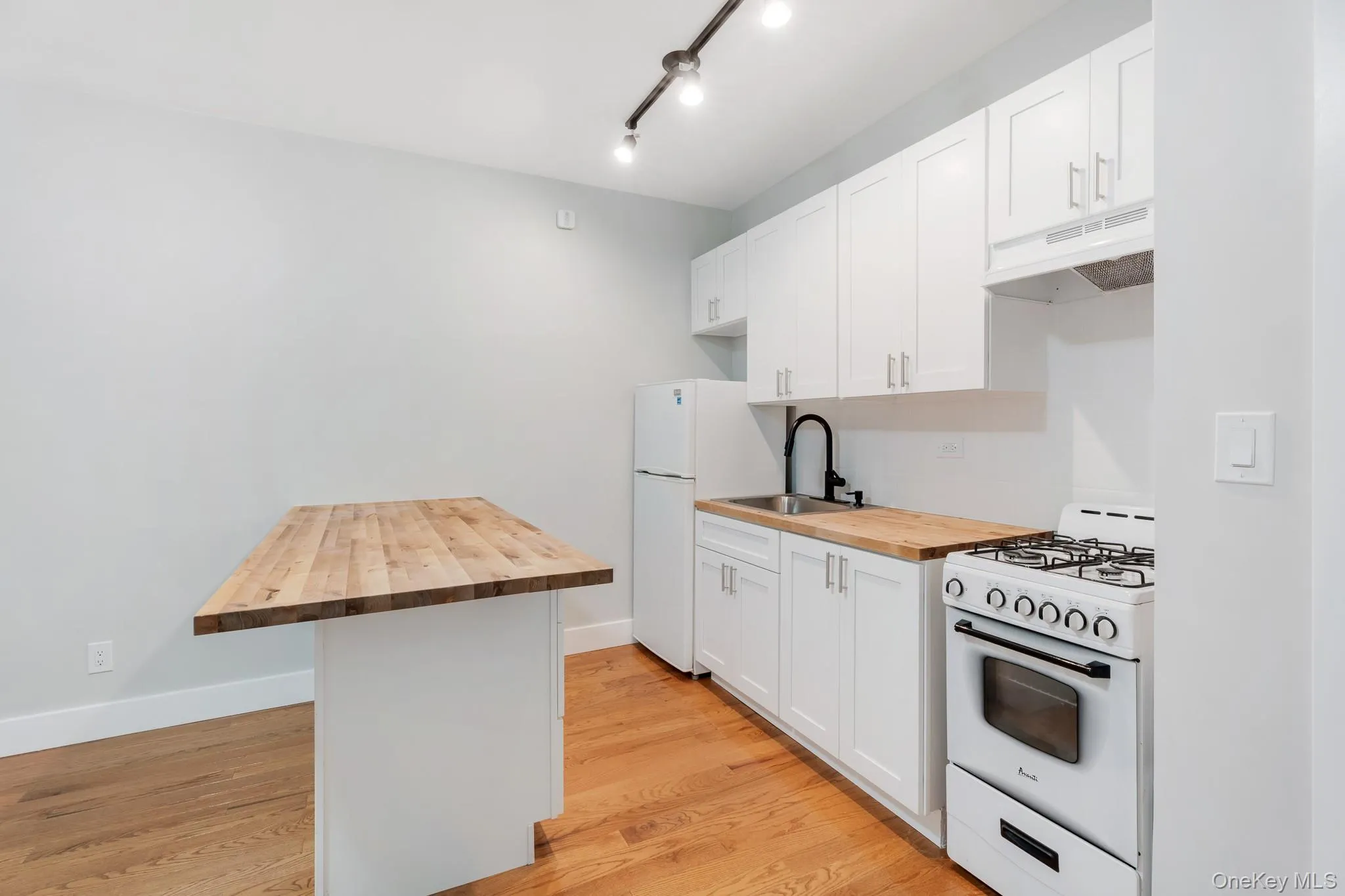 7002 Ridge Boulevard, New York, NY, 1 Bedroom Bedrooms, 3 Rooms Rooms,1 BathroomBathrooms,Residential,For Rent,Ridge,0,1035103 7002 Ridge Boulevard, New York, NY, 1 Bedroom Bedrooms, 3 Rooms Rooms,1 BathroomBathrooms,Residential,For Rent,Ridge,0,1035103