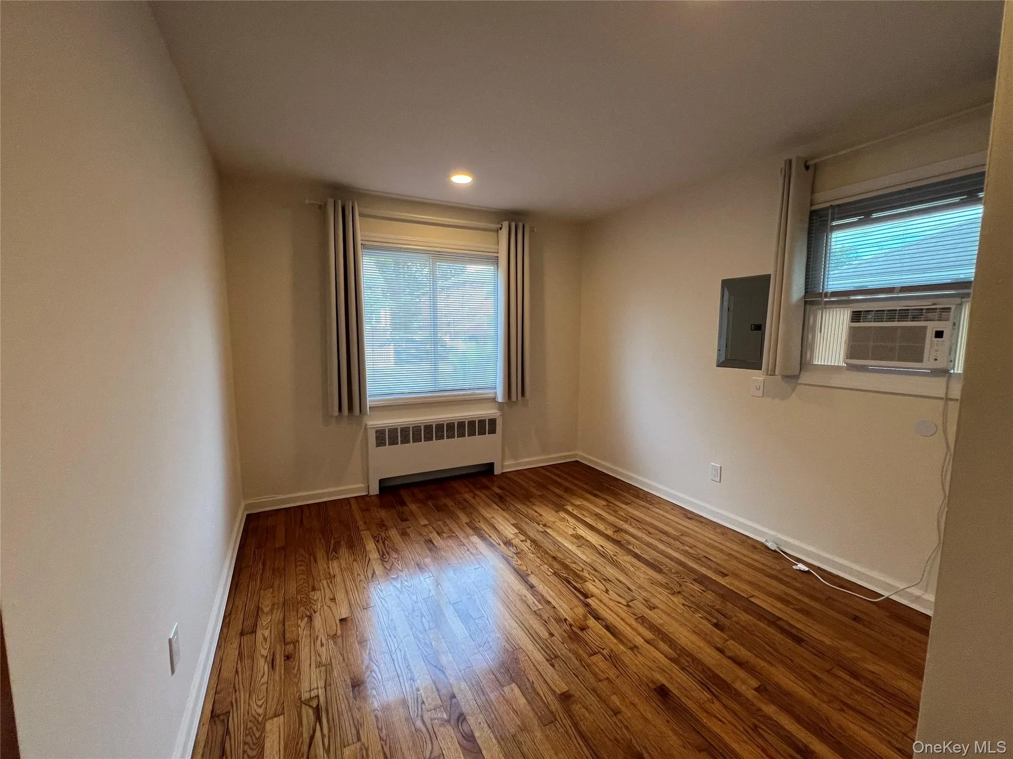 40 Firwood Road, North Hempstead, NY, 1 Bedroom Bedrooms, 3 Rooms Rooms,1 BathroomBathrooms,Residential Lease,For Rent,Firwood,0,1035105 40 Firwood Road, North Hempstead, NY, 1 Bedroom Bedrooms, 3 Rooms Rooms,1 BathroomBathrooms,Residential Lease,For Rent,Firwood,0,1035105