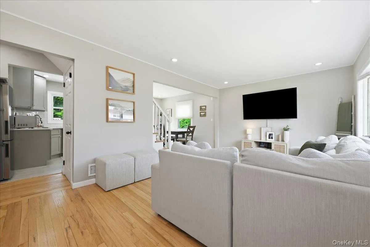 4064 Robert Place, Oyster Bay, NY, 4 Bedrooms Bedrooms, 8 Rooms Rooms,2 BathroomsBathrooms,Residential,For Rent,Robert,0,1035115 4064 Robert Place, Oyster Bay, NY, 4 Bedrooms Bedrooms, 8 Rooms Rooms,2 BathroomsBathrooms,Residential,For Rent,Robert,0,1035115