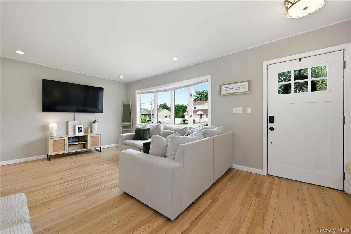 4064 Robert Place, Oyster Bay, NY, 4 Bedrooms Bedrooms, 8 Rooms Rooms,2 BathroomsBathrooms,Residential,For Rent,Robert,0,1035115 4064 Robert Place, Oyster Bay, NY, 4 Bedrooms Bedrooms, 8 Rooms Rooms,2 BathroomsBathrooms,Residential,For Rent,Robert,0,1035115