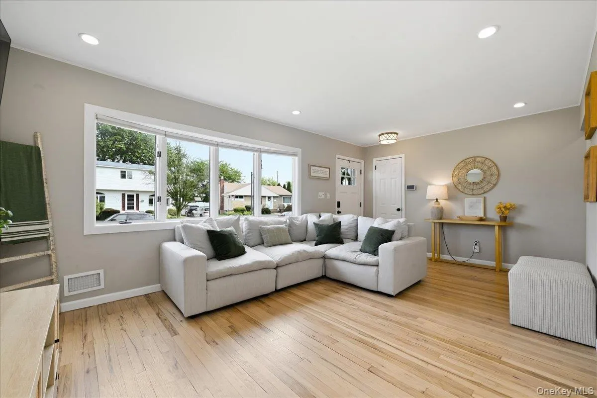 4064 Robert Place, Oyster Bay, NY, 4 Bedrooms Bedrooms, 8 Rooms Rooms,2 BathroomsBathrooms,Residential,For Rent,Robert,0,1035115 4064 Robert Place, Oyster Bay, NY, 4 Bedrooms Bedrooms, 8 Rooms Rooms,2 BathroomsBathrooms,Residential,For Rent,Robert,0,1035115