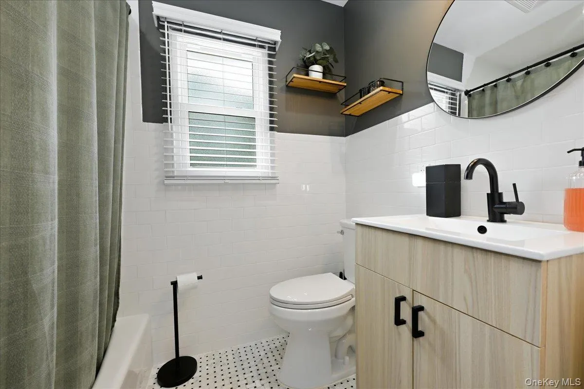 4064 Robert Place, Oyster Bay, NY, 4 Bedrooms Bedrooms, 8 Rooms Rooms,2 BathroomsBathrooms,Residential,For Rent,Robert,0,1035115 4064 Robert Place, Oyster Bay, NY, 4 Bedrooms Bedrooms, 8 Rooms Rooms,2 BathroomsBathrooms,Residential,For Rent,Robert,0,1035115