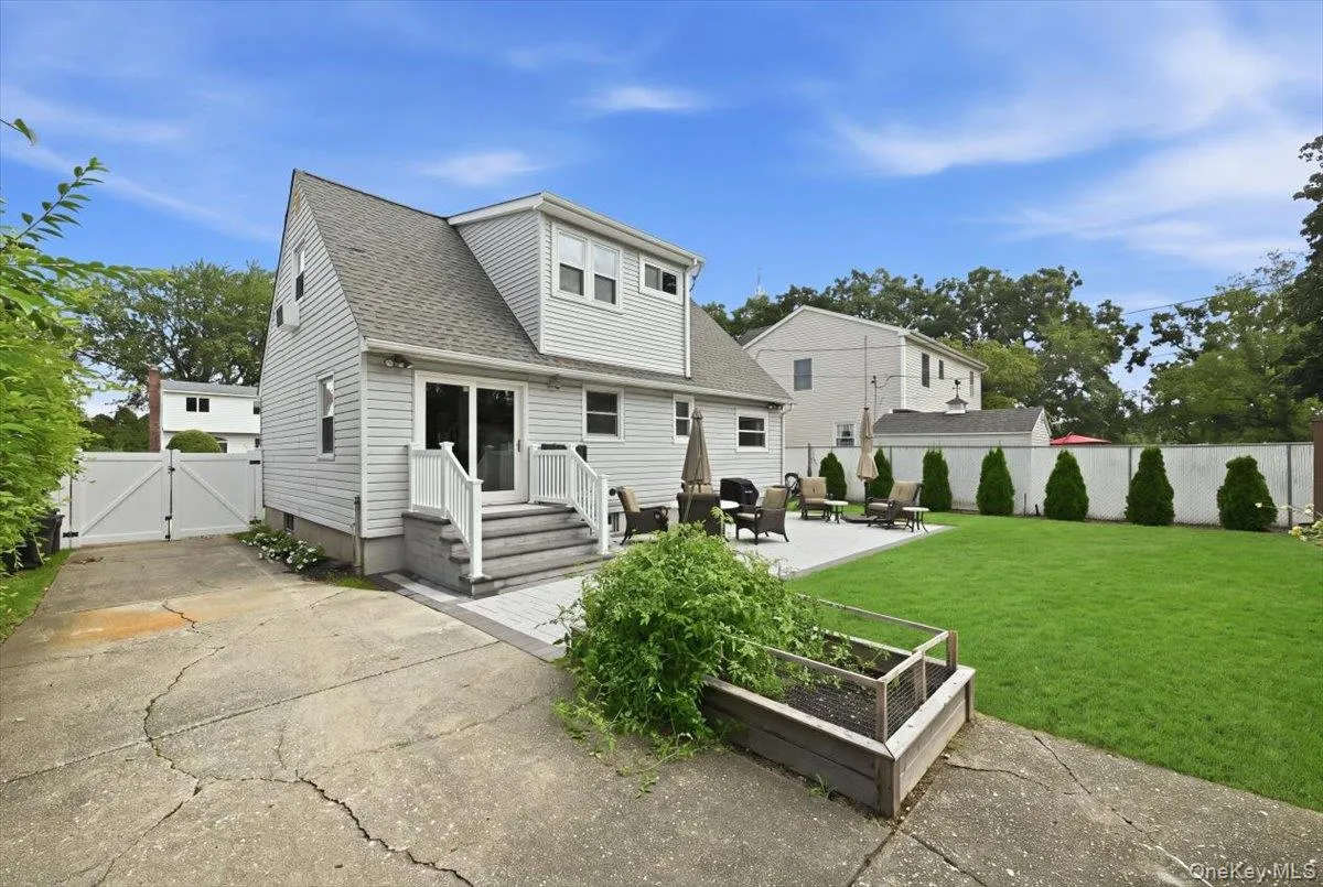 4064 Robert Place, Oyster Bay, NY, 4 Bedrooms Bedrooms, 8 Rooms Rooms,2 BathroomsBathrooms,Residential,For Rent,Robert,0,1035115 4064 Robert Place, Oyster Bay, NY, 4 Bedrooms Bedrooms, 8 Rooms Rooms,2 BathroomsBathrooms,Residential,For Rent,Robert,0,1035115