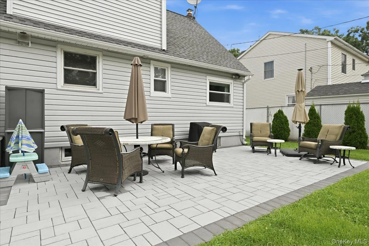 4064 Robert Place, Oyster Bay, NY, 4 Bedrooms Bedrooms, 8 Rooms Rooms,2 BathroomsBathrooms,Residential,For Rent,Robert,0,1035115 4064 Robert Place, Oyster Bay, NY, 4 Bedrooms Bedrooms, 8 Rooms Rooms,2 BathroomsBathrooms,Residential,For Rent,Robert,0,1035115