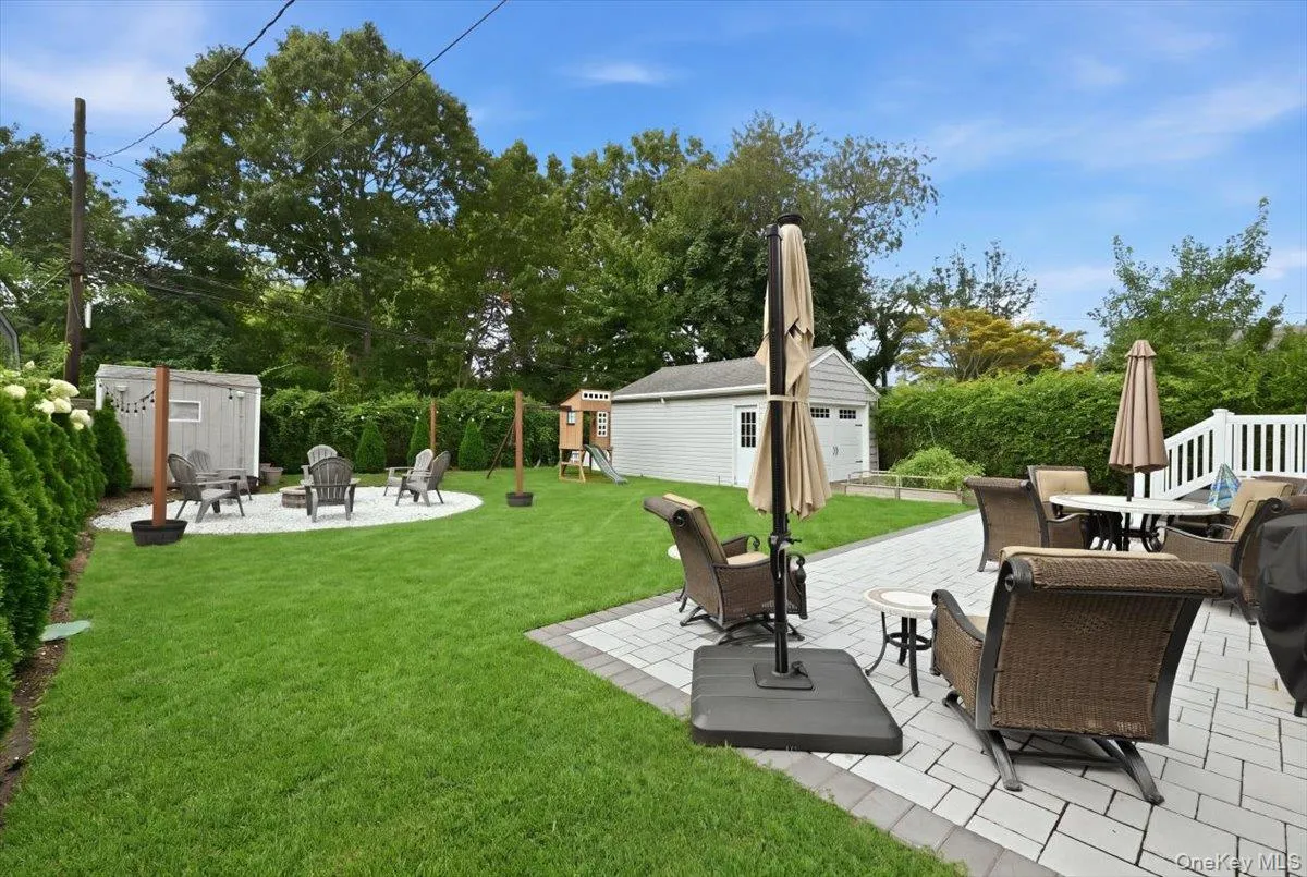 4064 Robert Place, Oyster Bay, NY, 4 Bedrooms Bedrooms, 8 Rooms Rooms,2 BathroomsBathrooms,Residential,For Rent,Robert,0,1035115 4064 Robert Place, Oyster Bay, NY, 4 Bedrooms Bedrooms, 8 Rooms Rooms,2 BathroomsBathrooms,Residential,For Rent,Robert,0,1035115