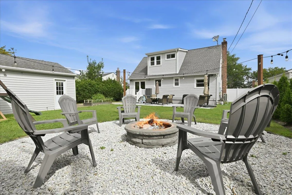 4064 Robert Place, Oyster Bay, NY, 4 Bedrooms Bedrooms, 8 Rooms Rooms,2 BathroomsBathrooms,Residential,For Rent,Robert,0,1035115 4064 Robert Place, Oyster Bay, NY, 4 Bedrooms Bedrooms, 8 Rooms Rooms,2 BathroomsBathrooms,Residential,For Rent,Robert,0,1035115