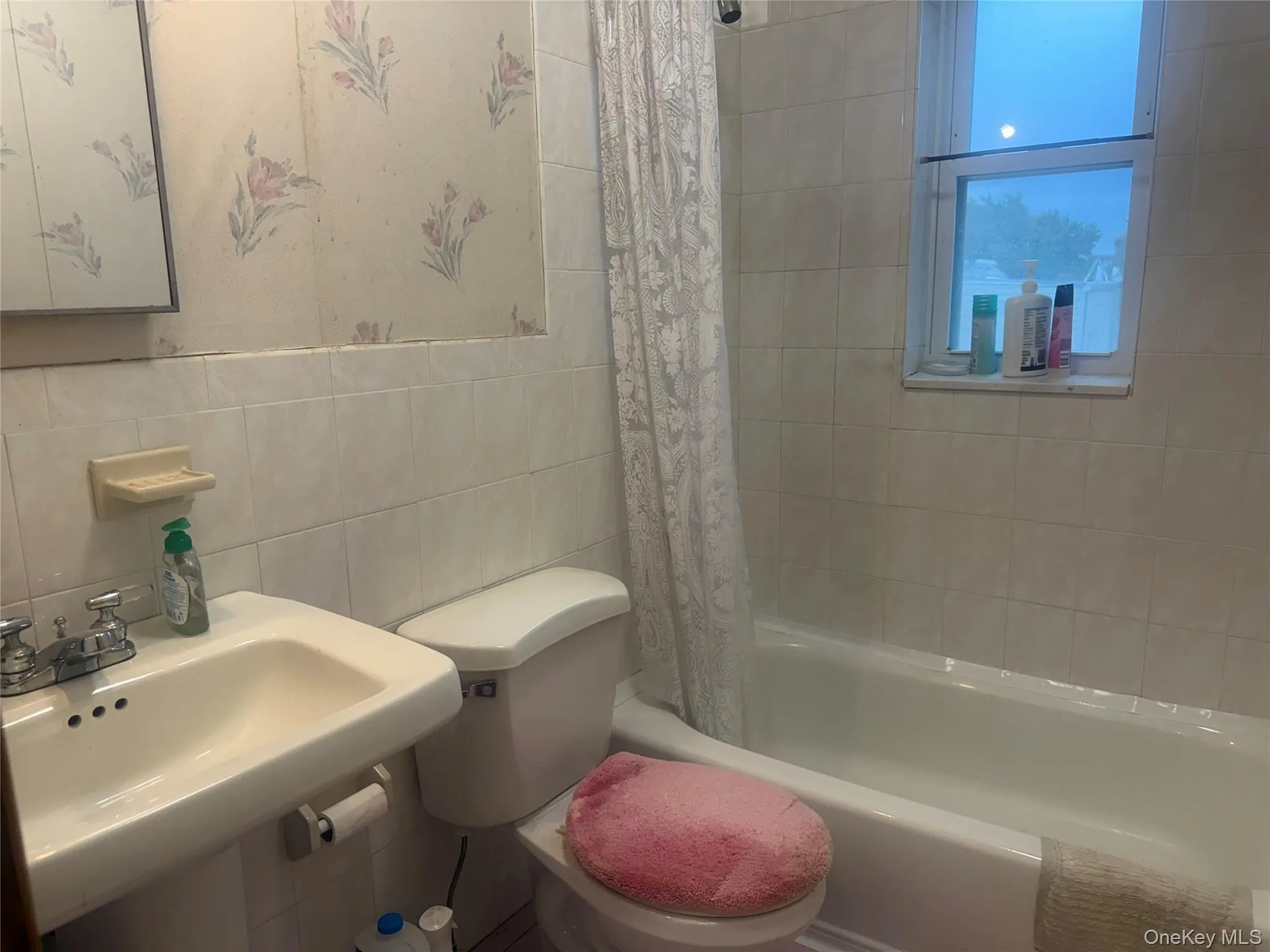 202-16 33rd Avenue, New York, NY, 3 Bedrooms Bedrooms, 6 Rooms Rooms,1 BathroomBathrooms,Residential,For Rent,33rd,0,1035128 202-16 33rd Avenue, New York, NY, 3 Bedrooms Bedrooms, 6 Rooms Rooms,1 BathroomBathrooms,Residential,For Rent,33rd,0,1035128