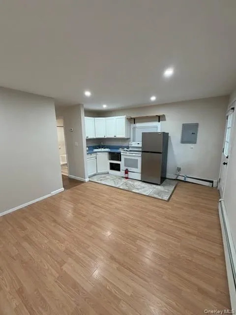 14 Locust Street, Smithtown, NY, 1 Bedroom Bedrooms, 3 Room Rooms,1 BathroomBathrooms,Residential Lease,For Rent,Locust,0,1035133 14 Locust Street, Smithtown, NY, 1 Bedroom Bedrooms, 3 Room Rooms,1 BathroomBathrooms,Residential Lease,For Rent,Locust,0,1035133