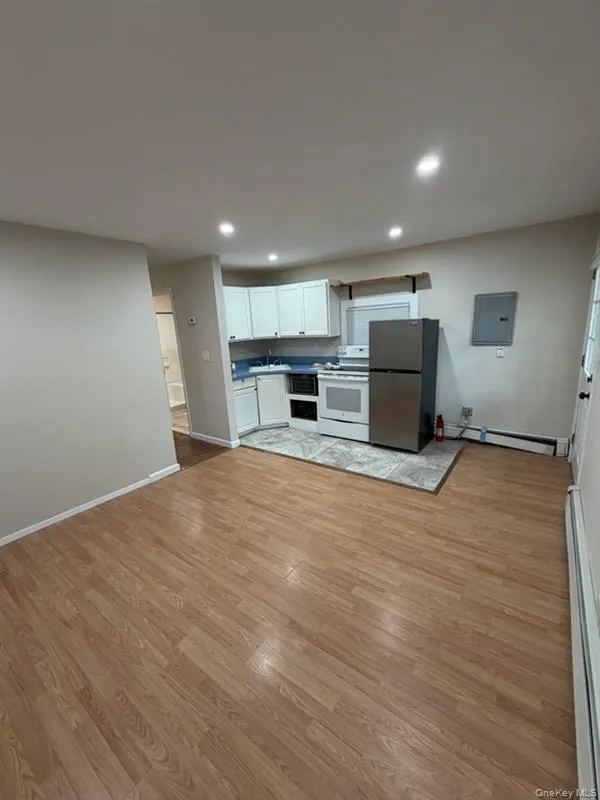 14 Locust Street, Smithtown, NY, 1 Bedroom Bedrooms, 3 Room Rooms,1 BathroomBathrooms,Residential Lease,For Rent,Locust,0,1035133 14 Locust Street, Smithtown, NY, 1 Bedroom Bedrooms, 3 Room Rooms,1 BathroomBathrooms,Residential Lease,For Rent,Locust,0,1035133