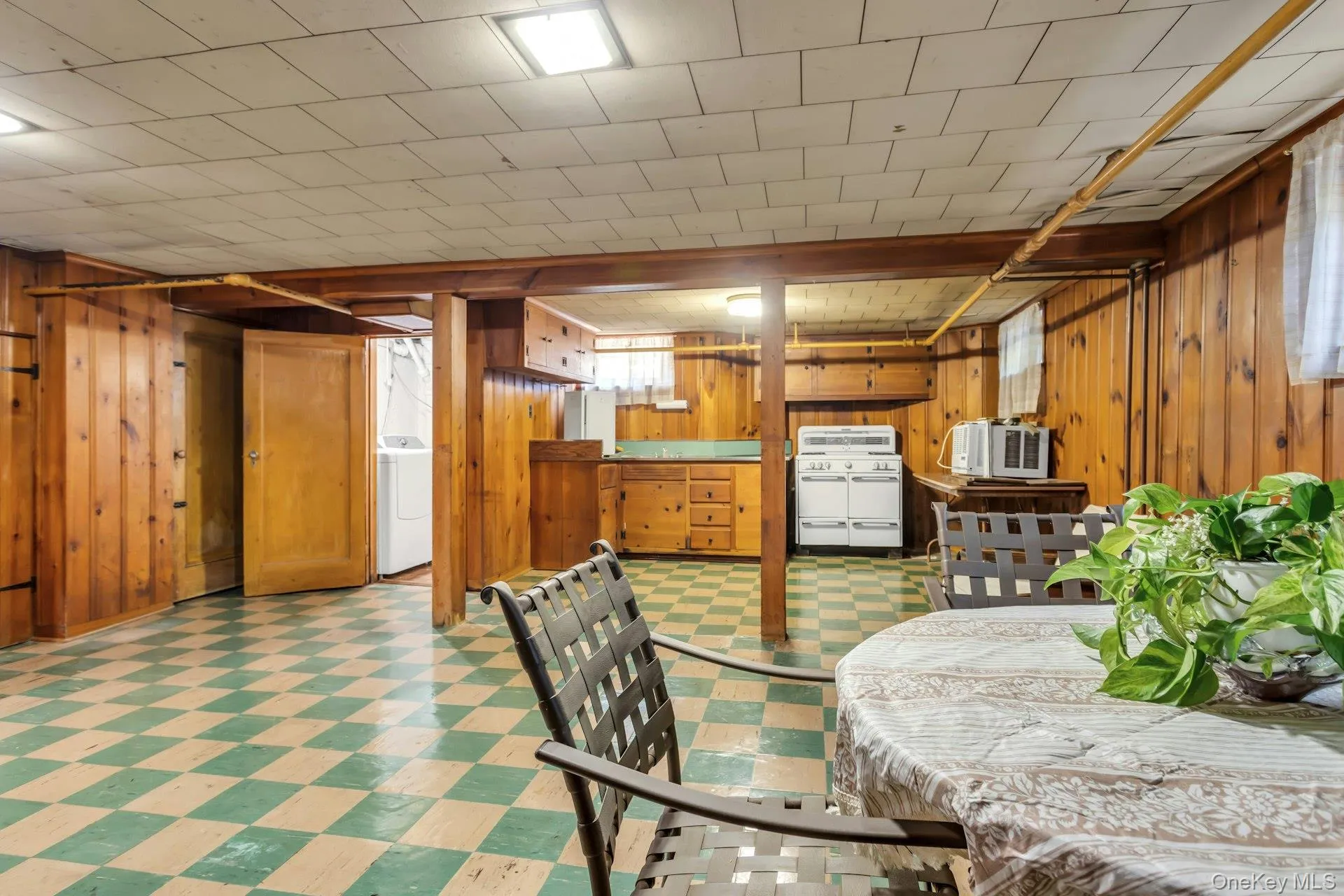 304 Old Courthouse Road, North Hempstead, NY, 4 Bedrooms Bedrooms, 7 Rooms Rooms,2 BathroomsBathrooms,Residential,For Rent,Old Courthouse,0,1035142 304 Old Courthouse Road, North Hempstead, NY, 4 Bedrooms Bedrooms, 7 Rooms Rooms,2 BathroomsBathrooms,Residential,For Rent,Old Courthouse,0,1035142
