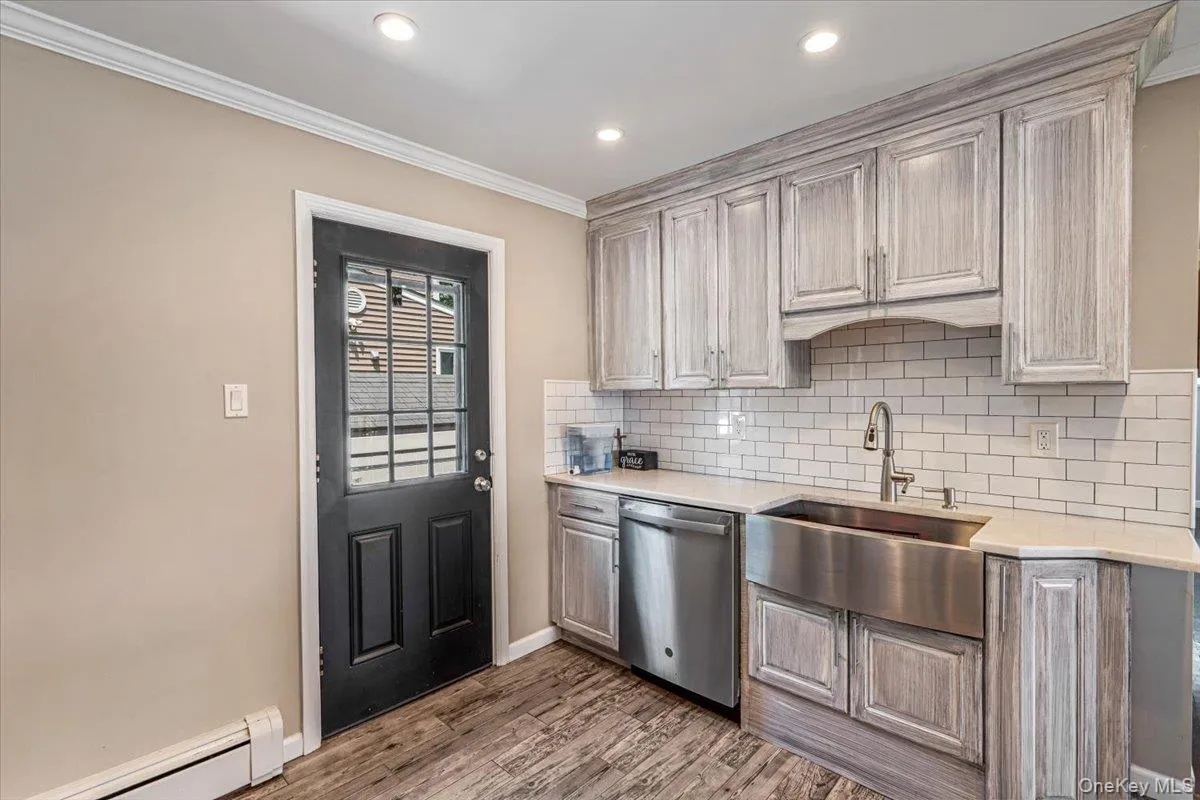 49 Brendan Avenue, Oyster Bay, NY, 5 Bedrooms Bedrooms, 8 Rooms Rooms,3 BathroomsBathrooms,Residential,For Rent,Brendan,0,1035146 49 Brendan Avenue, Oyster Bay, NY, 5 Bedrooms Bedrooms, 8 Rooms Rooms,3 BathroomsBathrooms,Residential,For Rent,Brendan,0,1035146