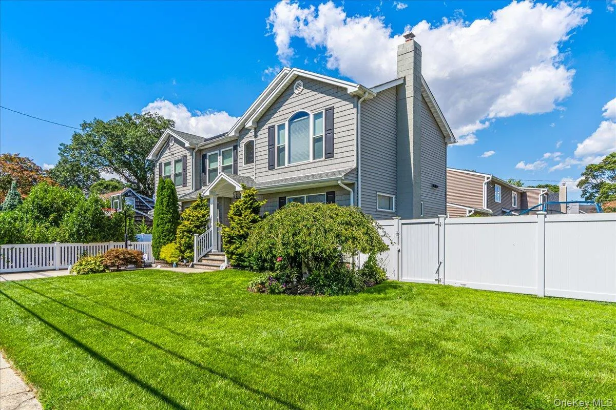 49 Brendan Avenue, Oyster Bay, NY, 5 Bedrooms Bedrooms, 8 Rooms Rooms,3 BathroomsBathrooms,Residential,For Rent,Brendan,0,1035146 49 Brendan Avenue, Oyster Bay, NY, 5 Bedrooms Bedrooms, 8 Rooms Rooms,3 BathroomsBathrooms,Residential,For Rent,Brendan,0,1035146