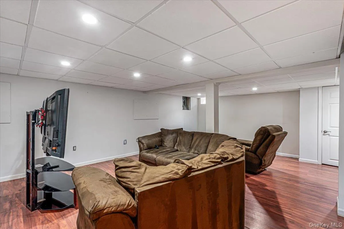 49 Brendan Avenue, Oyster Bay, NY, 5 Bedrooms Bedrooms, 8 Rooms Rooms,3 BathroomsBathrooms,Residential,For Rent,Brendan,0,1035146 49 Brendan Avenue, Oyster Bay, NY, 5 Bedrooms Bedrooms, 8 Rooms Rooms,3 BathroomsBathrooms,Residential,For Rent,Brendan,0,1035146
