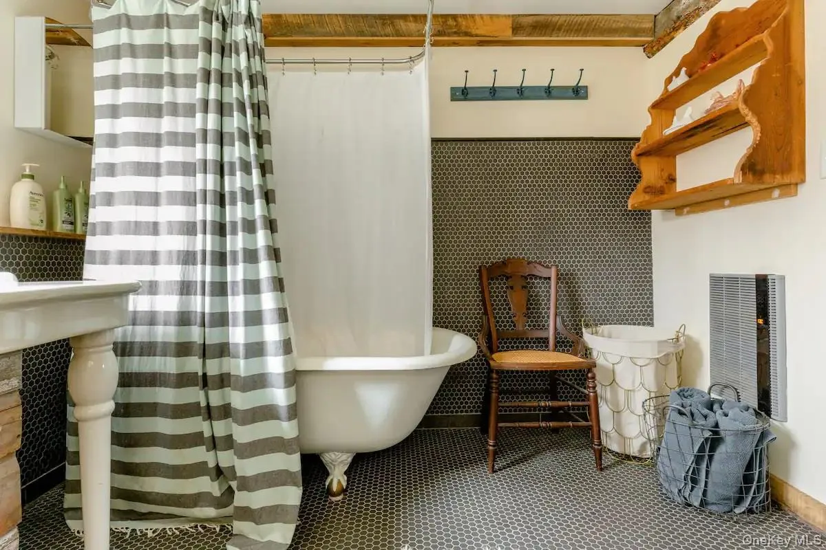 61 Victors Lane, Saugerties, NY, 3 Bedrooms Bedrooms, 6 Rooms Rooms,2 BathroomsBathrooms,Residential Lease,For Rent,Victors,0,1035155 61 Victors Lane, Saugerties, NY, 3 Bedrooms Bedrooms, 6 Rooms Rooms,2 BathroomsBathrooms,Residential Lease,For Rent,Victors,0,1035155