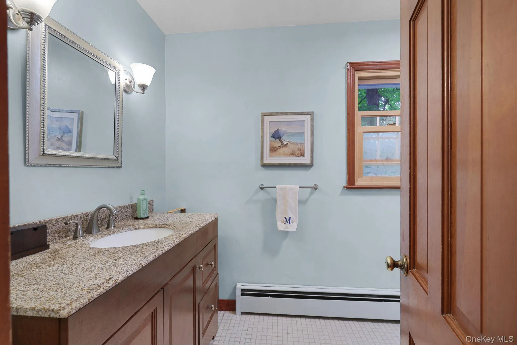 Full Hall Bath Full Hall Bath