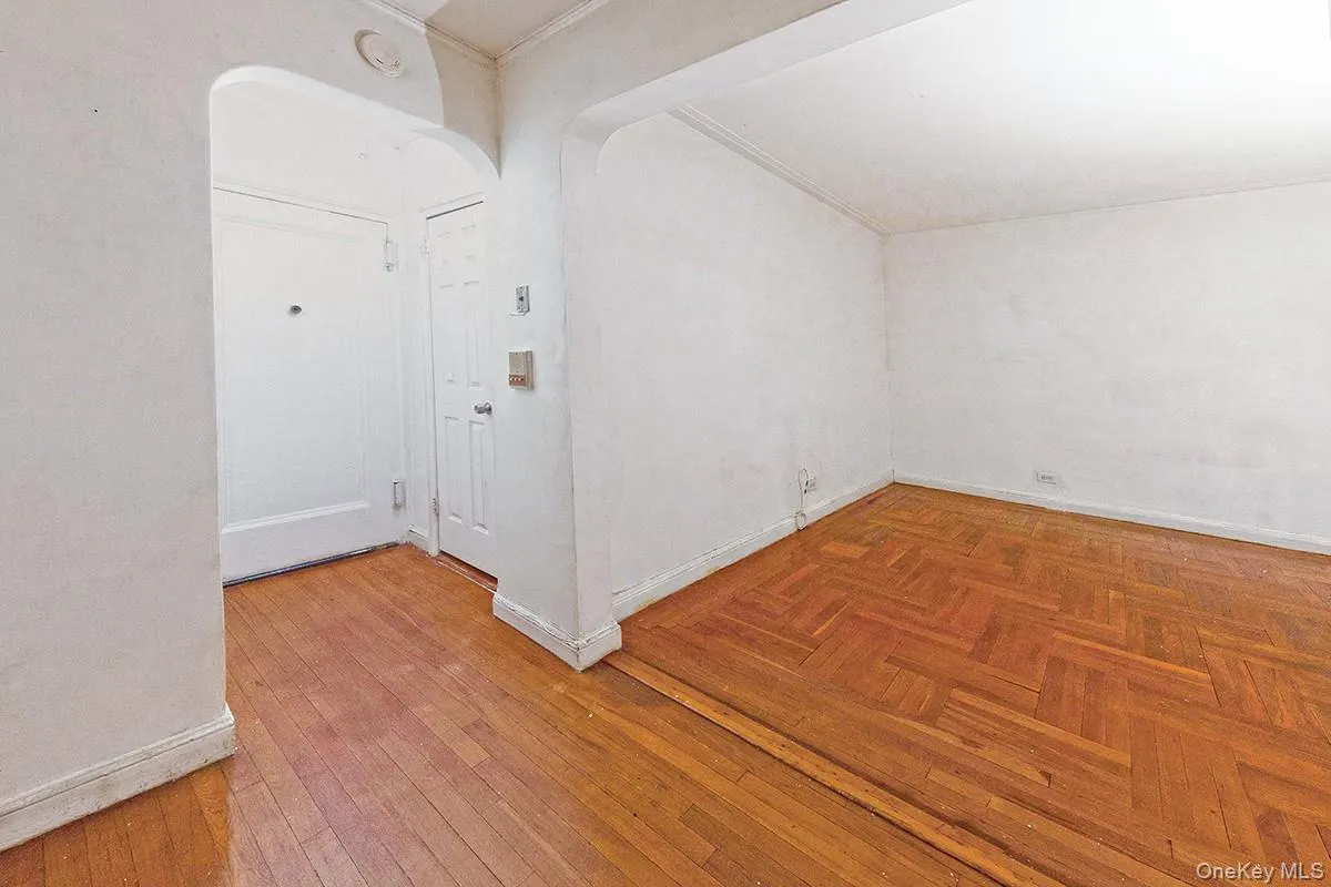 Archway and walk-in floor to ceiling closet Archway and walk-in floor to ceiling closet