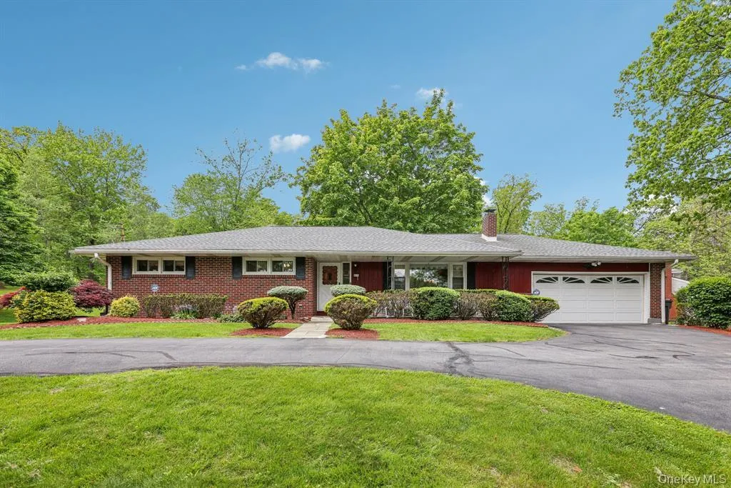 57 Edgewood Drive, Woodbury, NY, 3 Bedrooms Bedrooms, 7 Rooms Rooms,2 BathroomsBathrooms,Residential Lease,For Rent,Edgewood,0,1035172 57 Edgewood Drive, Woodbury, NY, 3 Bedrooms Bedrooms, 7 Rooms Rooms,2 BathroomsBathrooms,Residential Lease,For Rent,Edgewood,0,1035172
