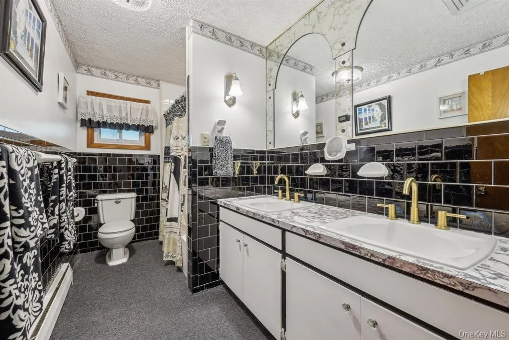 57 Edgewood Drive, Woodbury, NY, 3 Bedrooms Bedrooms, 7 Rooms Rooms,2 BathroomsBathrooms,Residential Lease,For Rent,Edgewood,0,1035172 57 Edgewood Drive, Woodbury, NY, 3 Bedrooms Bedrooms, 7 Rooms Rooms,2 BathroomsBathrooms,Residential Lease,For Rent,Edgewood,0,1035172