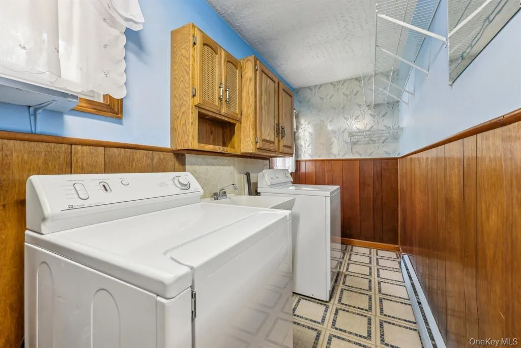 57 Edgewood Drive, Woodbury, NY, 3 Bedrooms Bedrooms, 7 Rooms Rooms,2 BathroomsBathrooms,Residential Lease,For Rent,Edgewood,0,1035172 57 Edgewood Drive, Woodbury, NY, 3 Bedrooms Bedrooms, 7 Rooms Rooms,2 BathroomsBathrooms,Residential Lease,For Rent,Edgewood,0,1035172