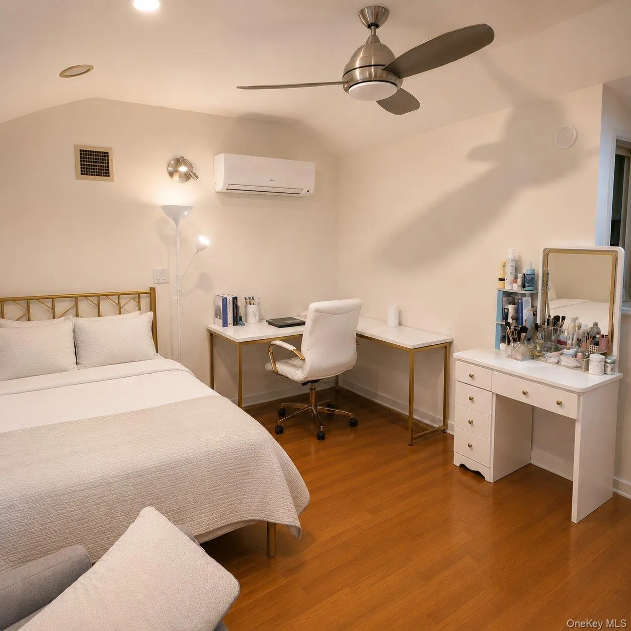73-63 192nd Street, New York, NY, 4 Bedrooms Bedrooms, 12 Rooms Rooms,3 BathroomsBathrooms,Residential,For Rent,192nd,0,1035178 73-63 192nd Street, New York, NY, 4 Bedrooms Bedrooms, 12 Rooms Rooms,3 BathroomsBathrooms,Residential,For Rent,192nd,0,1035178
