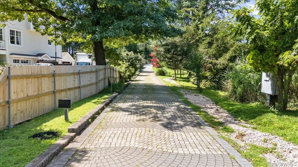 31 Bevin Road, Huntington, NY, 4 Bedrooms Bedrooms, 10 Rooms Rooms,2 BathroomsBathrooms,Residential,For Rent,Bevin,0,1035180 31 Bevin Road, Huntington, NY, 4 Bedrooms Bedrooms, 10 Rooms Rooms,2 BathroomsBathrooms,Residential,For Rent,Bevin,0,1035180